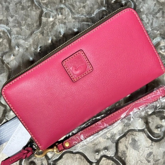 Beautiful Pink 🩷 Florentine leather wallet 💕